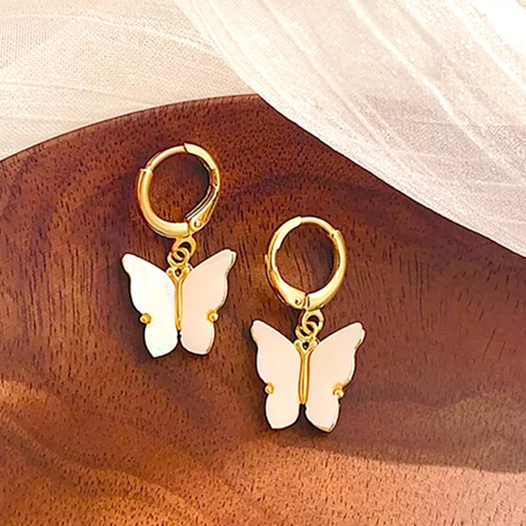 🌟 Gold Plated Hoop Butterfly 🦋 Earrings - Picture 2 of 4